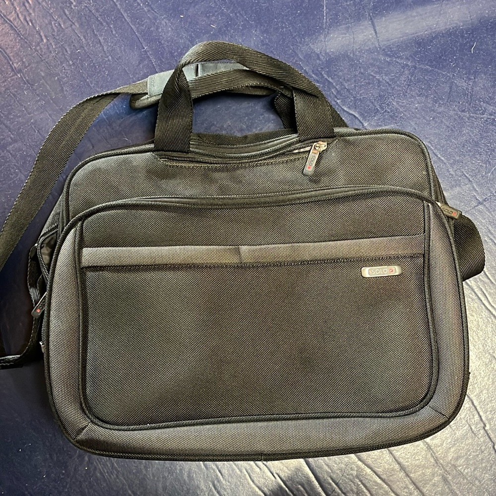 Like new Solo Laptop Bag